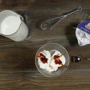 Συνταγή από τη Φάρμα Κουκάκη: Σπιτικό παγωτό με γιαούρτι